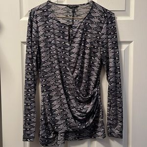 3/$20 - Daisy Fuentes Snakeskin Long Sleeve Top, sz S